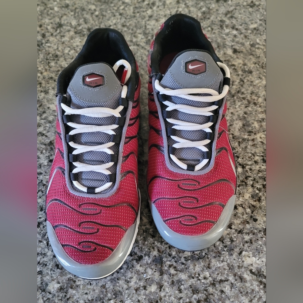 Nike Air Max Plus Team Red And Cool Grey